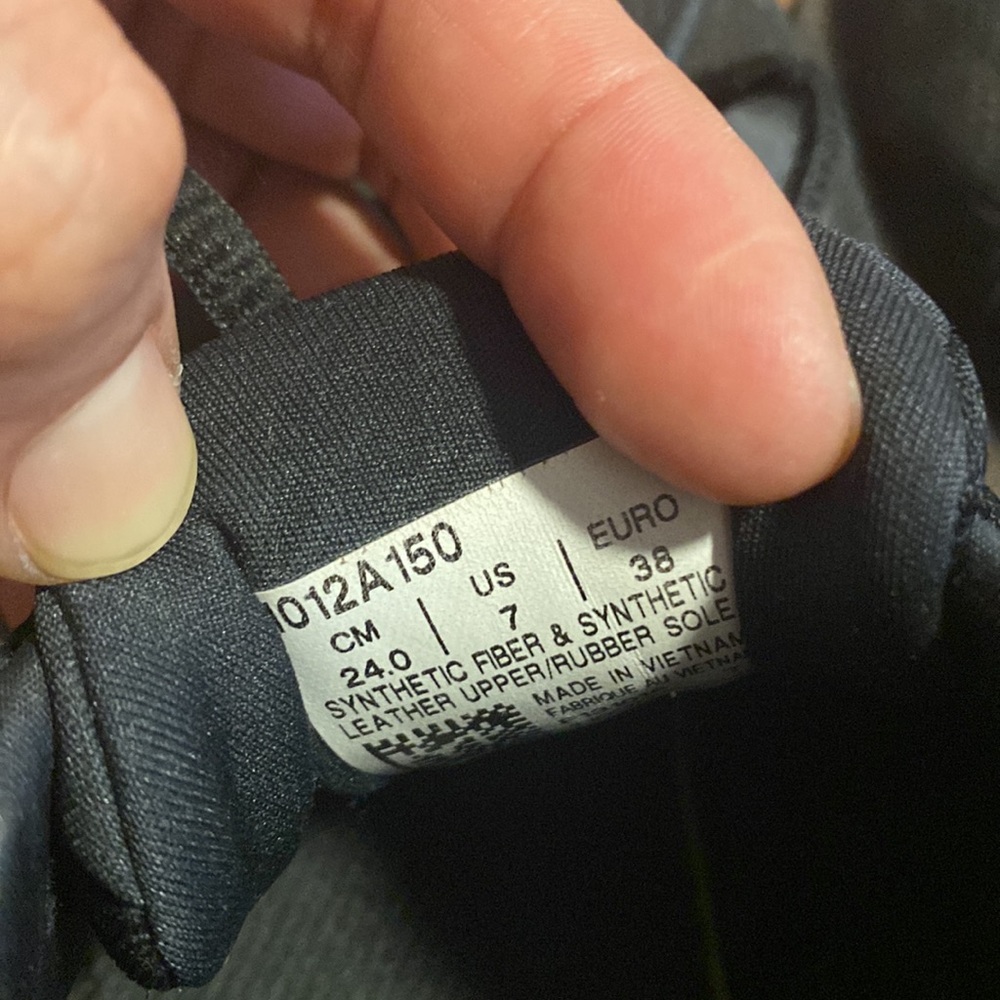 ASICS - Picture 2 of 2